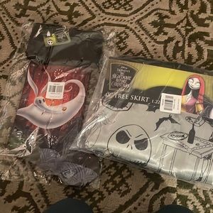 NBC tree skirt and sticking. New